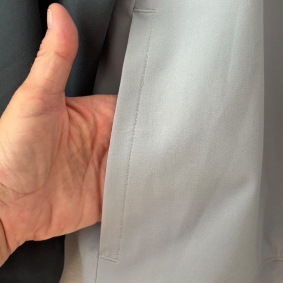 Under Armour NWT ladies loose fit lightweight jacket two tone grey size M - Picture 8 of 16